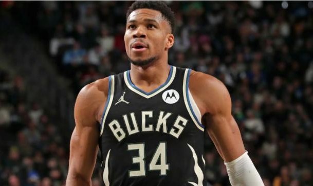 腾讯体育快讯频道-狂砍43分难求一胜！雄鹿跌至倒一 字母心态何时崩？